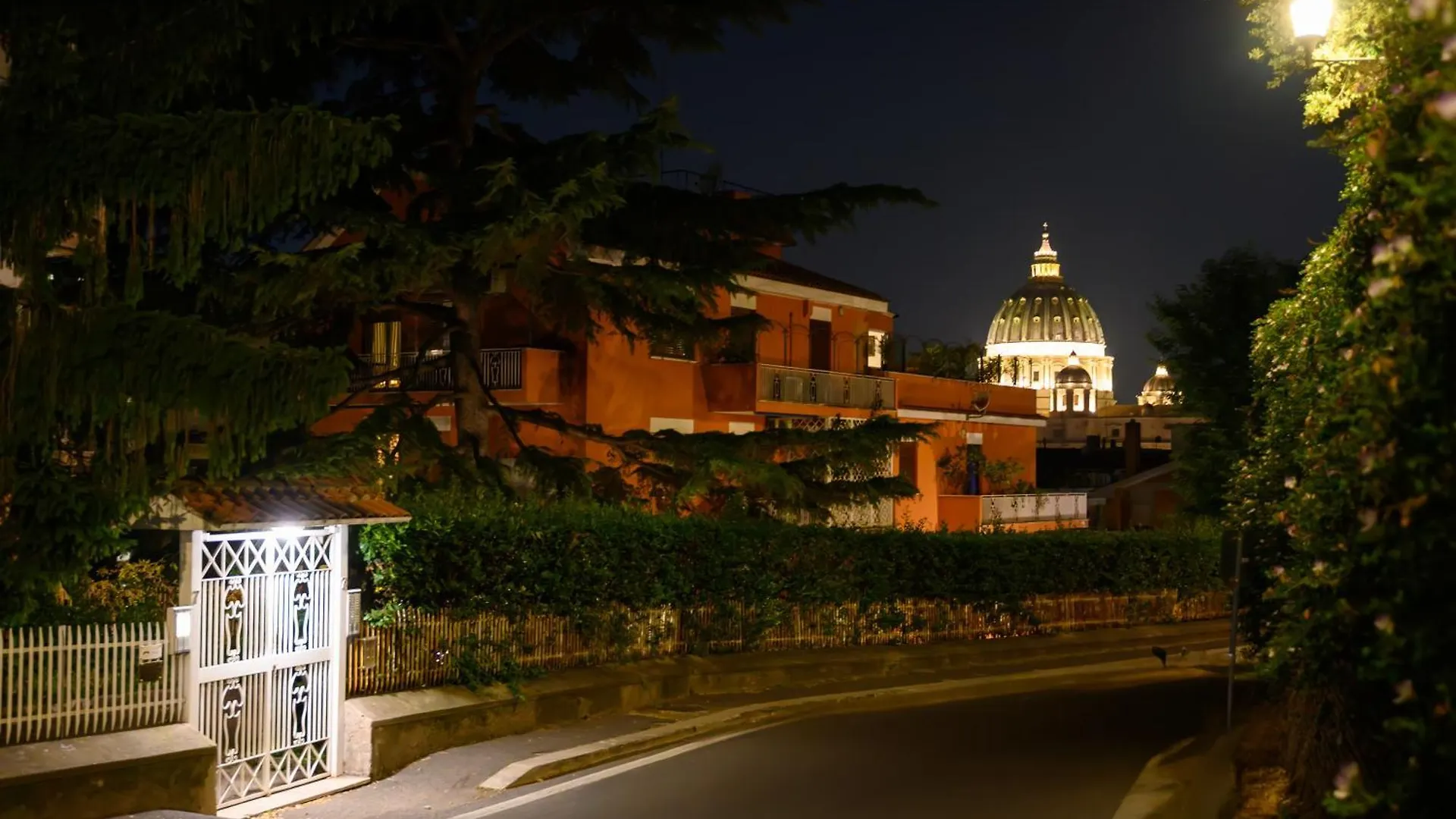 Vatican City Historic Center -Luxury Flat With Garden And Private Parking Řím Apartmán