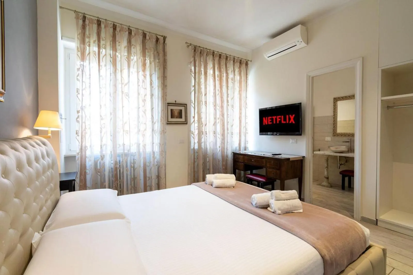 Vatican City Historic Center -Luxury Flat With Garden And Private Parking Rome Apartment