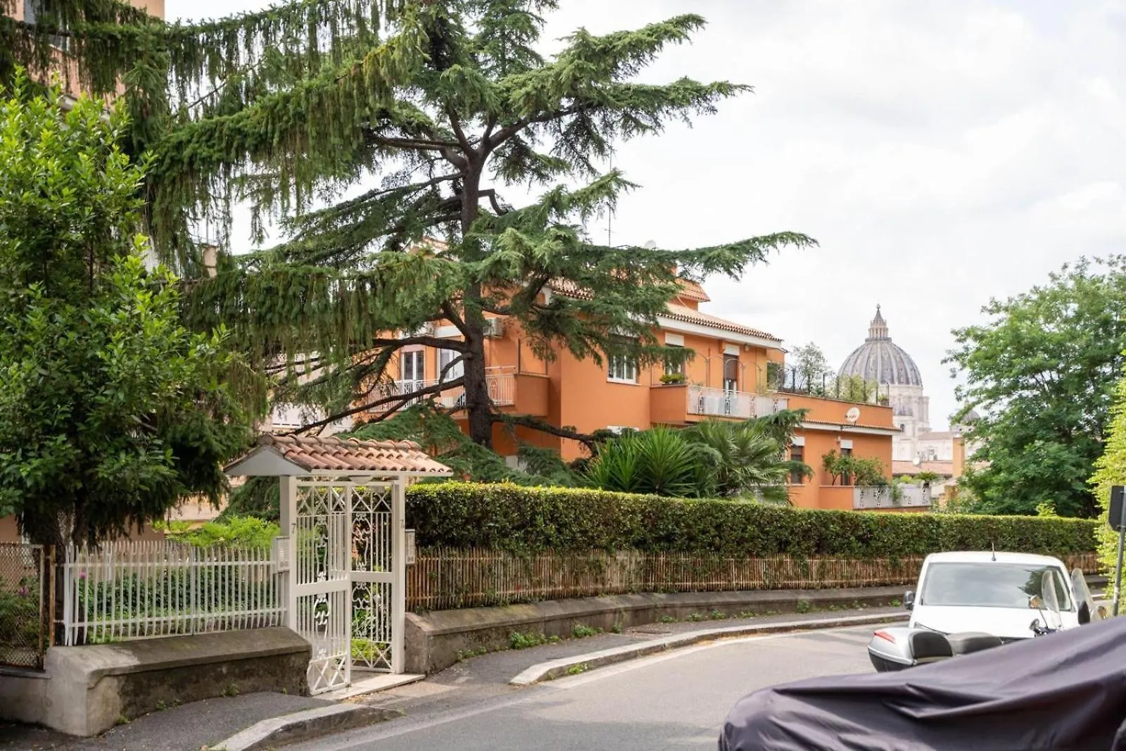 Vatican City Historic Center -Luxury Flat With Garden And Private Parking Rome